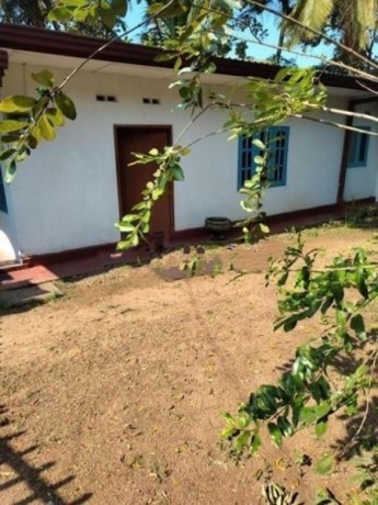(23 Perches) Land for sale with an old house in Boralesgamuwa.